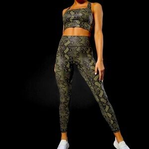 Buffbunny Leggings Small Snake Print Green High Waisted Gym Yoga Stretch